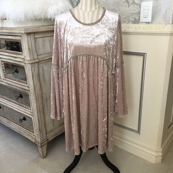 Gorgeous Silver Velvet Dress! - Picture 1 of 16